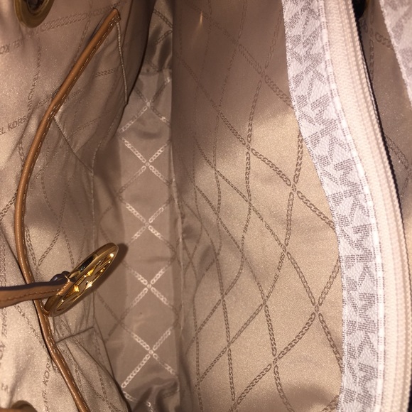 🎈SOLD🎈 Michael Kors Bag - Picture 9 of 11